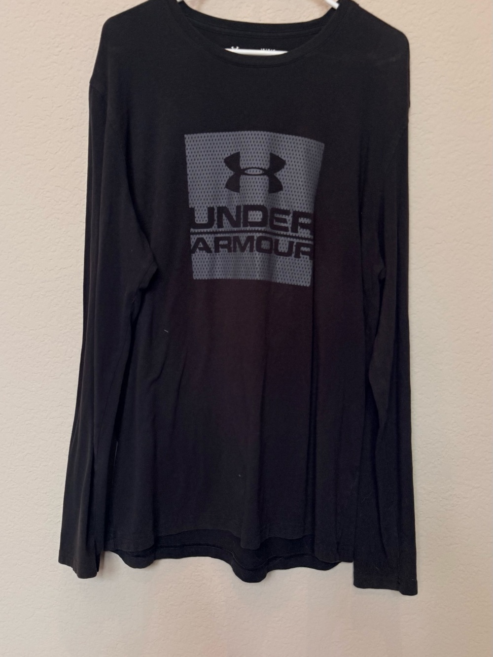 Under Armour Men's Black Long Sleeve Logo Tee with Gray Graphic